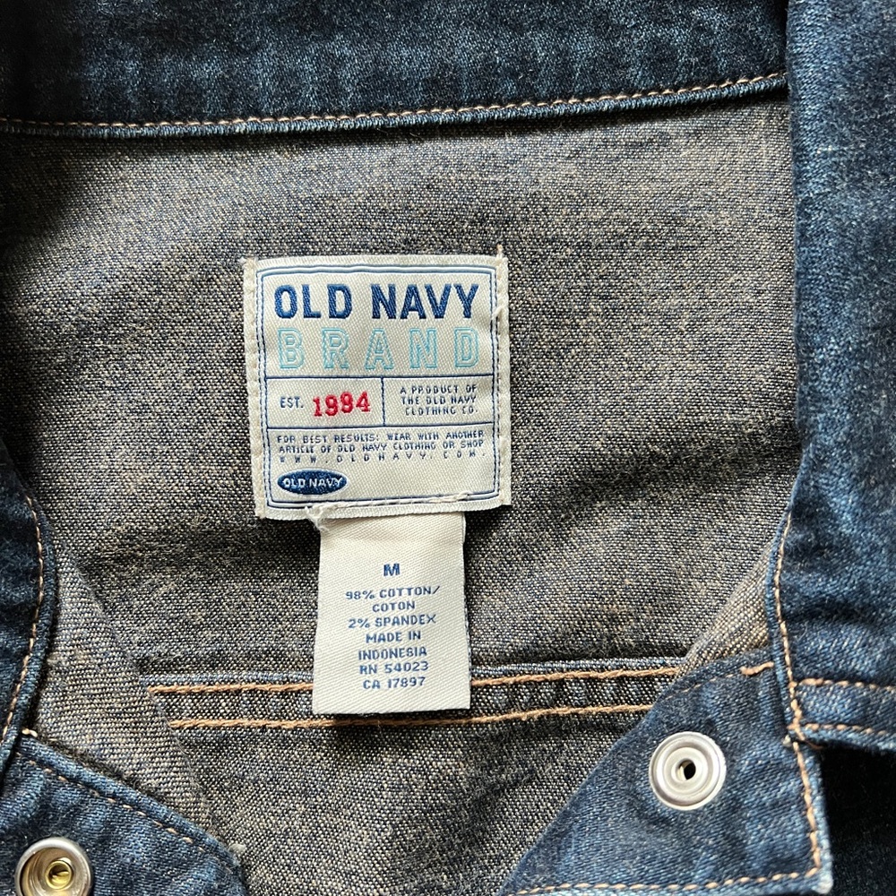 NWOT Old Navy Women’s Jean Jacket - Picture 2 of 3